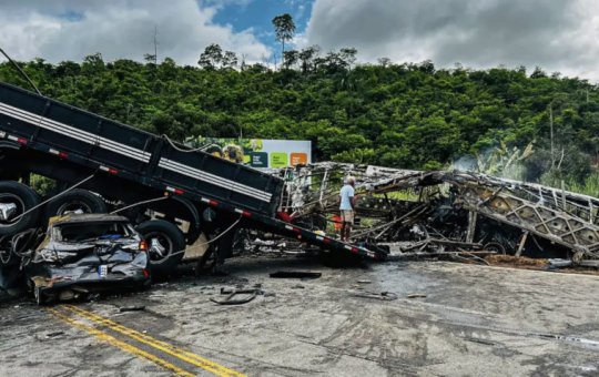 Polícia Civil identifica 15 corpos de vítimas do acidente com ônibus na BR-116