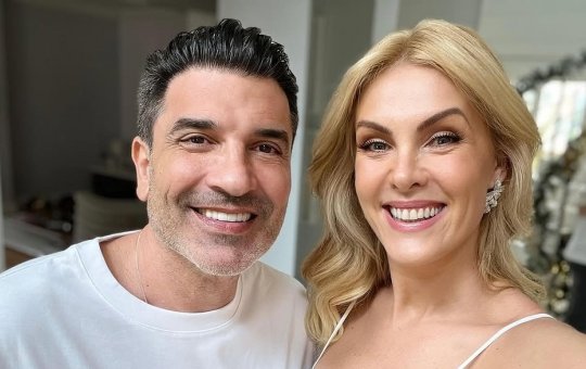 Ana Hickamn compartilha primeiro natal com o noivo Edu Guedes