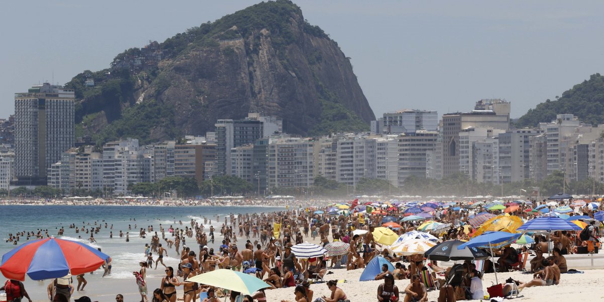 Pesquisa revela que aproximadamente 49% dos brasileiros acreditam que o país vai melhorar em 2025