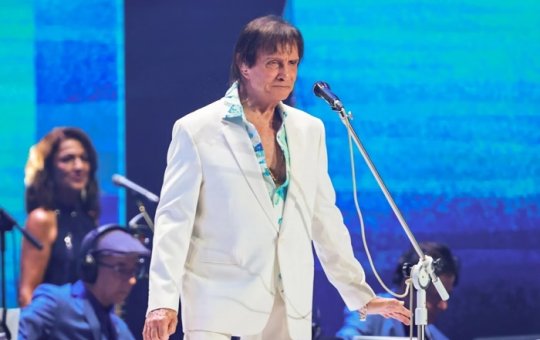 Roberto Carlos perde a paciência em Recife e cogita encerrar show