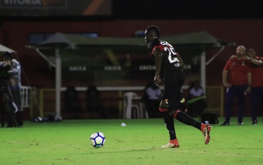 Ex-zagueiro do Vitória anuncia aposentadoria do futebol