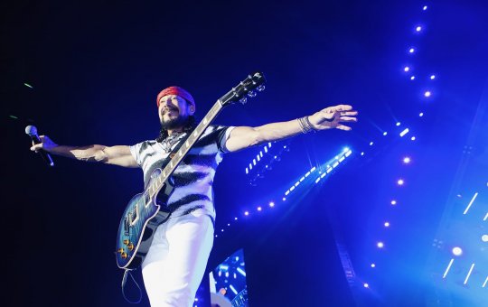 Bell Marques agita público com 'hinos' da música baiana no Festival da Virada