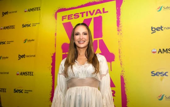 Claudia Leitte mantém letra original de "Chame Gente" em apresentação no Festival da Virada