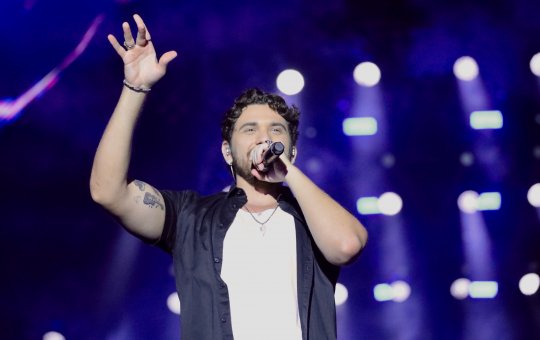 Sertanejo Gustavo Mioto estreia no Festival Virada Salvador: 'O povo baiano é feliz'