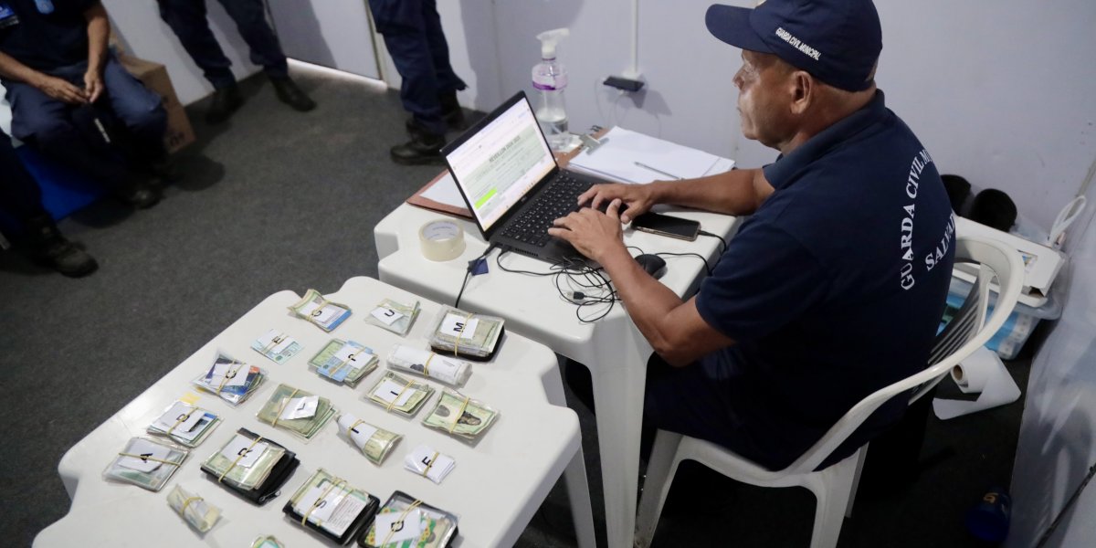 79 documentos perdidos foram encontrados pela Guarda Civil durante o Festival Virada Salvador