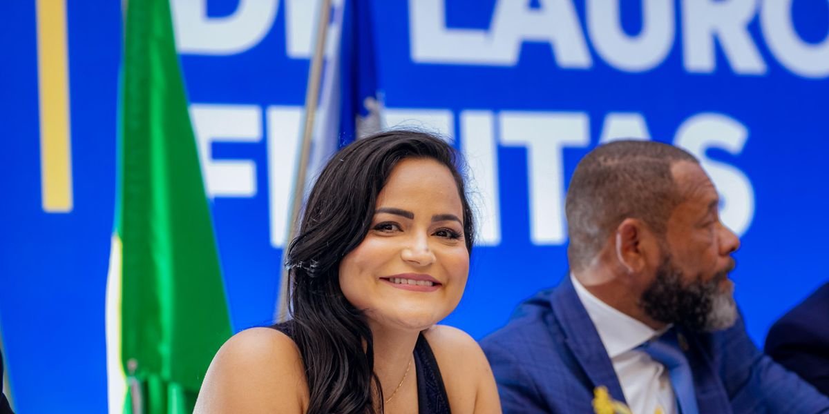 Prefeita Débora Régis afirma que gestão de Moema não foi transparente
