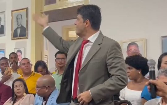 Vereador investigado na Operação Overclean é empossado em Nazaré sob vaias