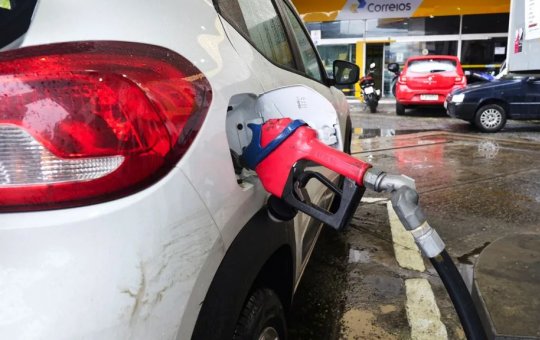 Gasolina e gás de cozinha sofrem reajuste de preço na Bahia