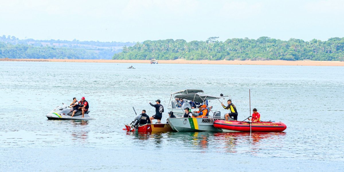 Buscas submersas por desaparecidos na queda da ponte Juscelino Kubitschek são suspensas pela Marinha
