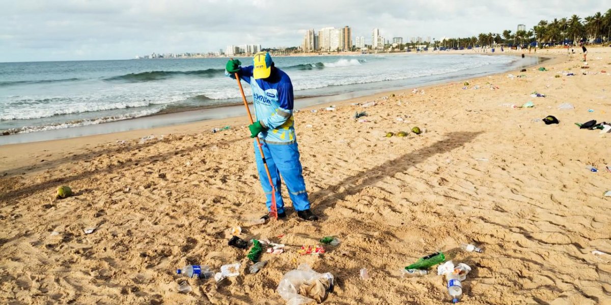 Limpurb recolhe 375 toneladas de resíduos durante virada 2024/2025 em Salvador