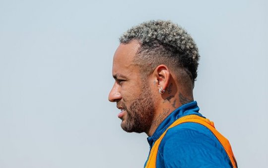 Neymar não participa do primeiro treino do Al-Hilal em 2025 por conta de dores na barriga