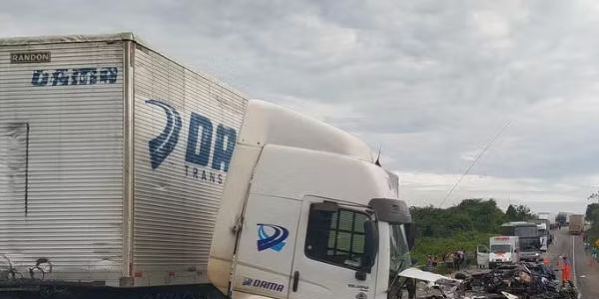 Grave acidente na BR-116 deixa quatro mortos e provoca grande engarrafamento