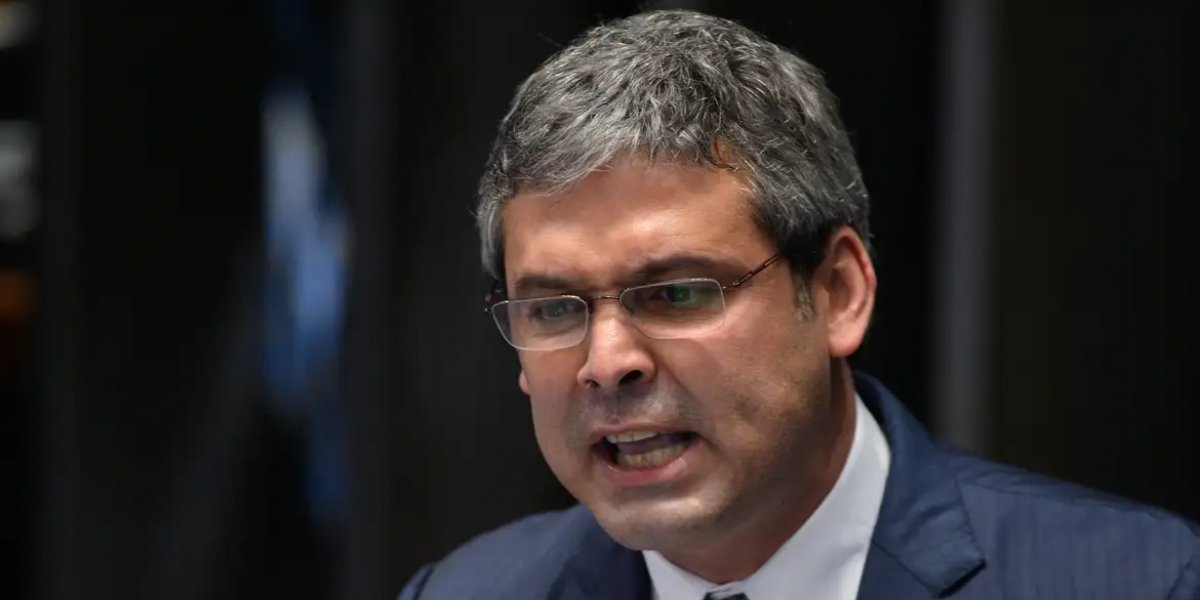 Deputado petista celebra anúncio de candidatura de Gusttavo Lima à presidência