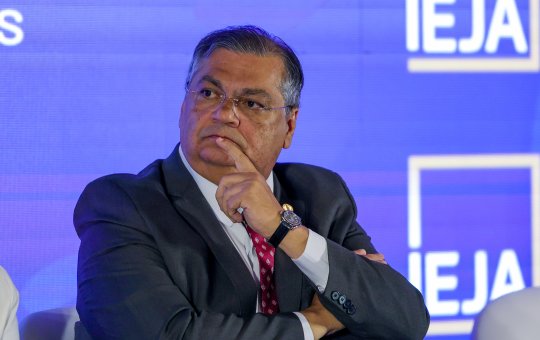 Ministro Flávio Dino suspende pagamento de emendas a ONGs que não são consideradas "transparentes"