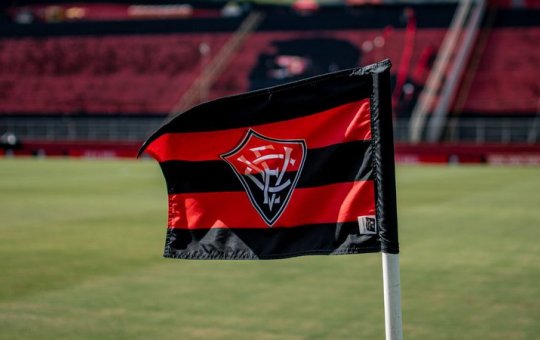 Jornalista vaza foto de contrato assinado de novo jogador do Vitória