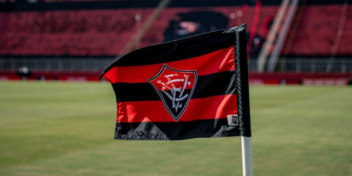 Jornalista vaza foto de contrato assinado de novo jogador do Vitória