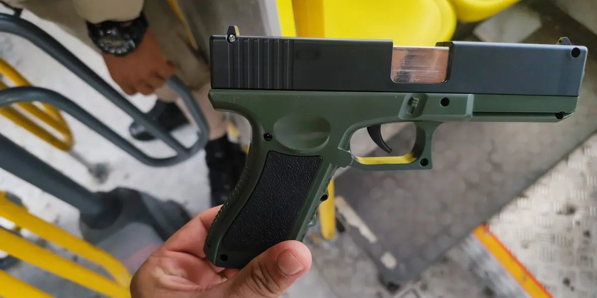 Passageiro reage e baleia suspeito durante assalto a ônibus em Salvador