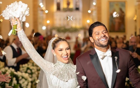 Hulk celebra união religiosa com declaração emocionante para Camila Ângelo: 'Te amo eternamente'