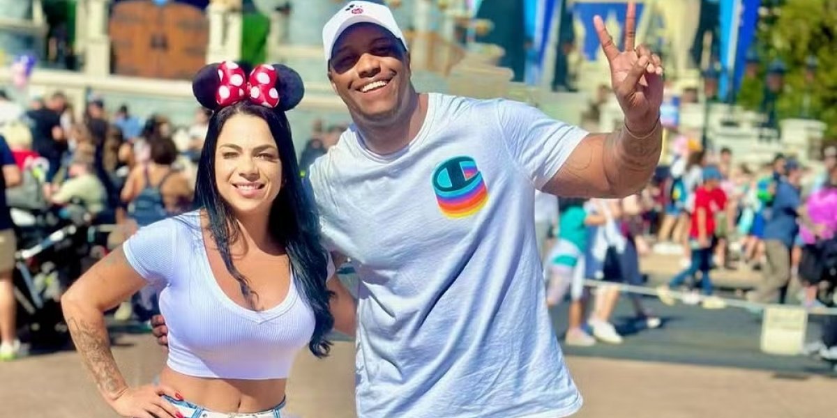 Esposa de músico da banda de Thiaguinho revela traições e acusa marido de armazenar fotos de mulheres em aplicativo