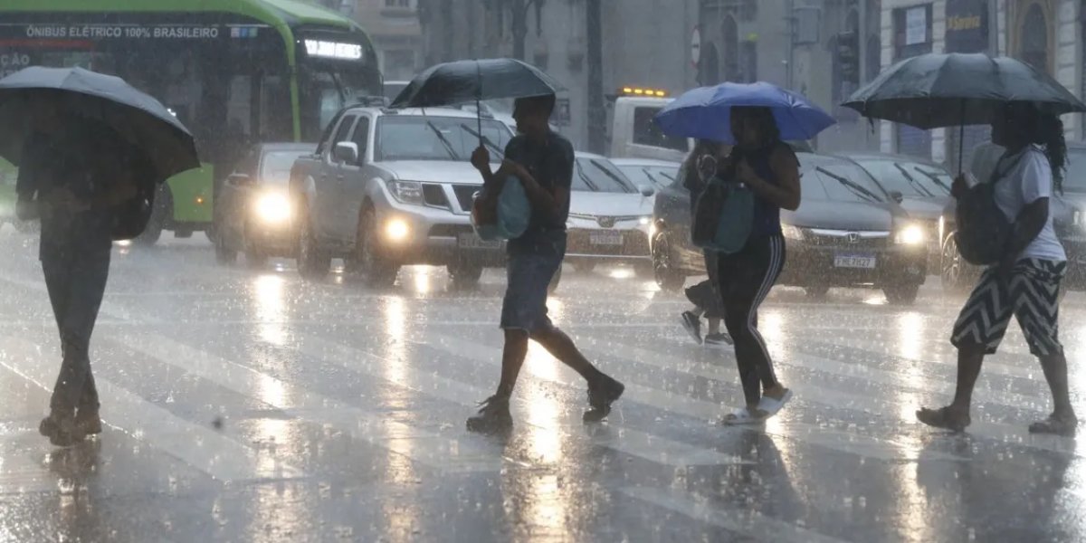 Inmet emite alerta de chuvas intensas para diversas regiões do país; confira os detalhes