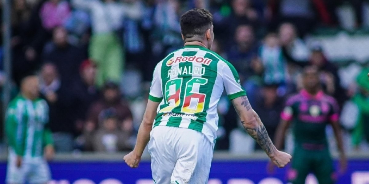 Vitória toma chapéu do Internacional e volante deve assinar com time gaúcho