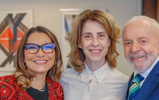 Presidente Lula parabeniza Fernanda Torres pela vitória no Globo de Ouro