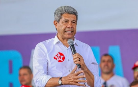 Governador Jerônimo Rodrigues promete inserir "Ainda Estou Aqui" na leitura dos estudantes baianos