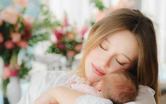 Duda Reis fala sobre maternidade e amamentação: 'Me sentindo bem culpada'