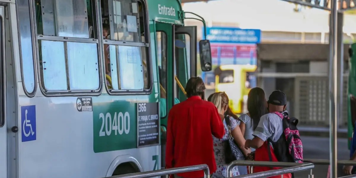 Circulação de ônibus é suspensa em Tancredo Neves após tiroteio