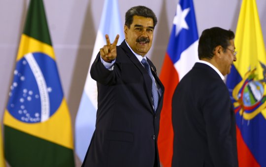 Maduro toma posse para terceiro mandato como presidente da Venezuela em meio a acusações de fraude