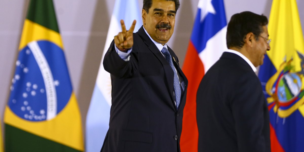 Maduro toma posse para terceiro mandato como presidente da Venezuela em meio a acusações de fraude