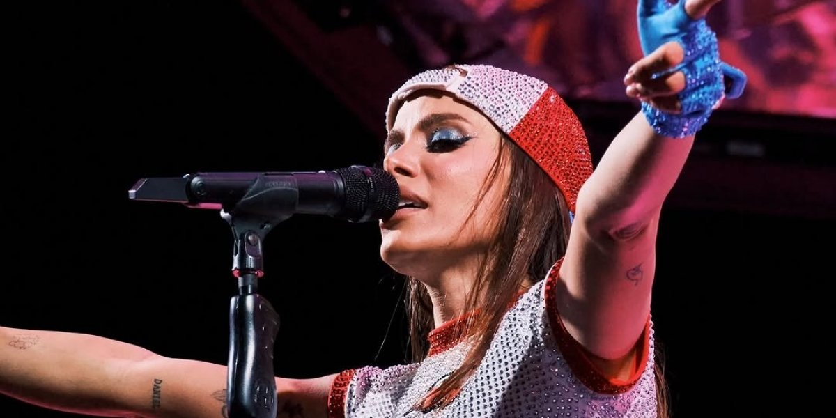 "Não tenho paciência", afirma Anitta sobre fãs que invadem o palco durante o show