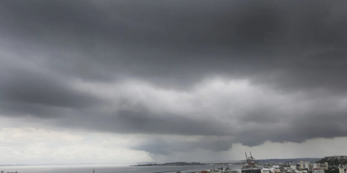 Inmet emite alerta de chuvas intensas para Salvador e outras cidades da Bahia nesta segunda (13)