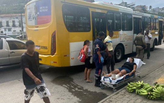 Acidente entre dois ônibus deixa nove feridos na Avenida Engenheiro Oscar Pontes