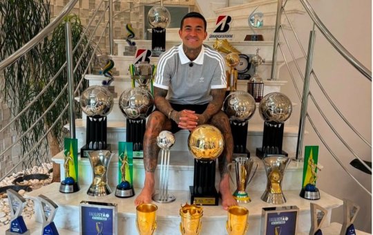 Ex-jogador do Palmeiras faz postagem xingando presidente do time paulista