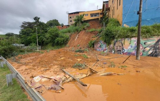 Deslizamento de terra deixa ao menos 10 mortos em Minas Gerais