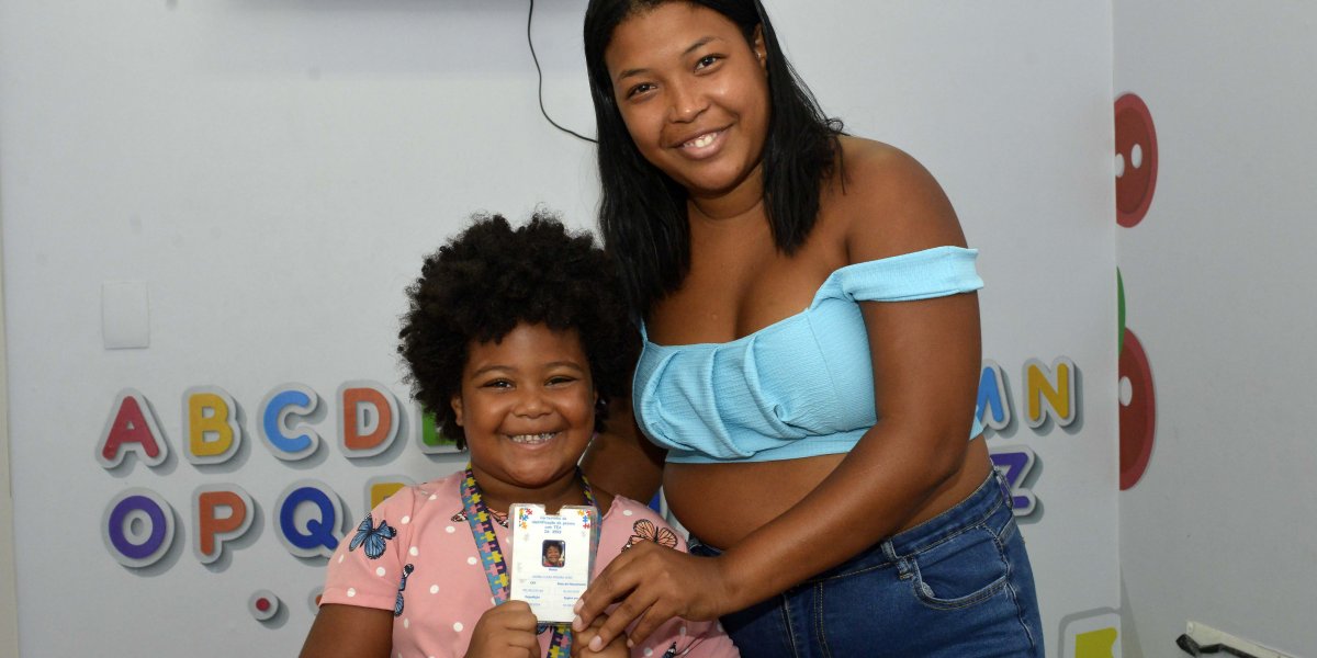 Prefeitura de Salvador já emitiu mais de 9 mil carteiras de identificação para pessoas com TEA