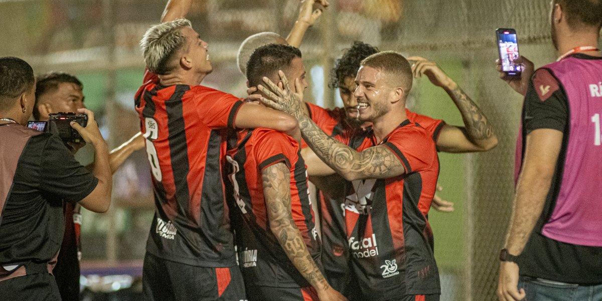 Vitória goleia Juazeirense por 4 a 1 no Adauto Moraes pelo Baianão