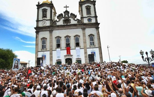 Quem tem fé, vai a pé: Lavagem do Bonfim celebra cultura e religiosidade em Salvador