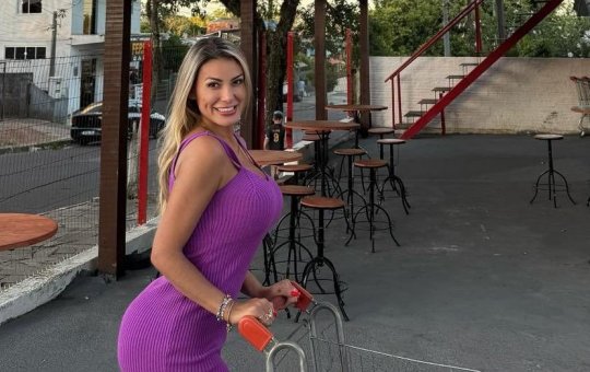 Super Urach: Andressa Urach anuncia seu próprio supermercado