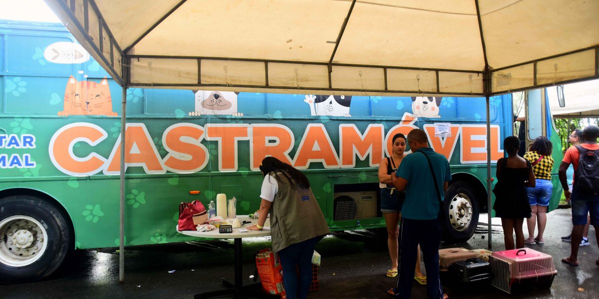 Castramóvel inicia atendimentos na Avenida Paralela