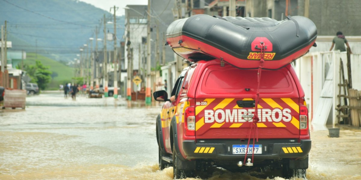Mais 780 pessoas ficam desabrigadas após temporal em Santa Catarina