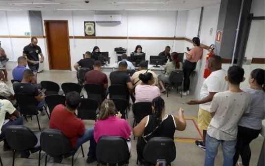 Polícia Civil devolve mais de 240 celulares recuperados em operações