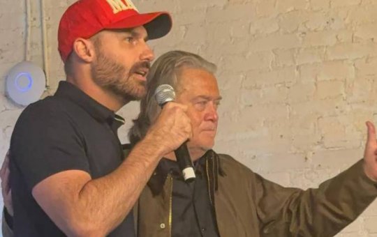 Ex-assessor de Trump prevê presidência de Eduardo Bolsonaro no Brasil