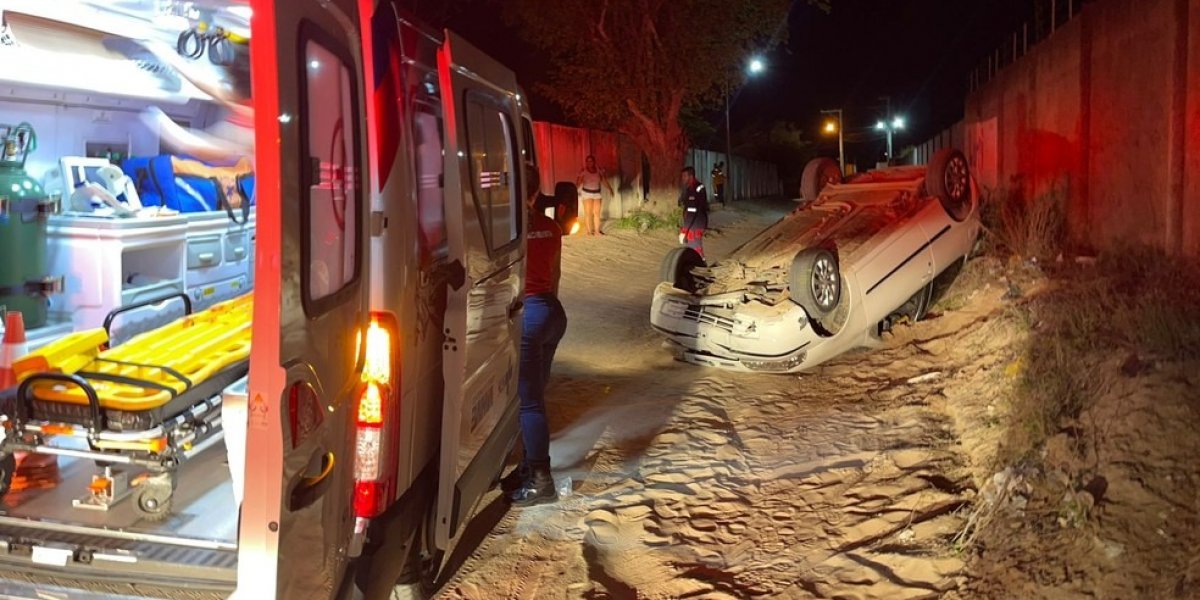 Homem morre após carro bater em muro e capotar em Conceição do Coité