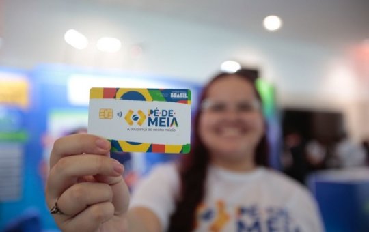 Auxílio Pé-de-Meia pode deixar de ser repassado para os estudantes ainda este mês