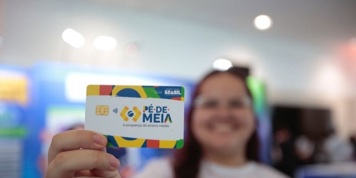 Auxílio Pé-de-Meia pode deixar de ser repassado para os estudantes ainda este mês