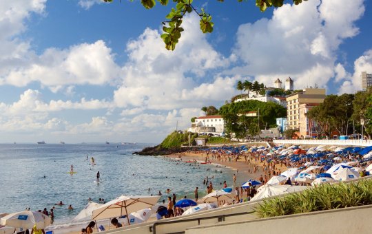 Ambulantes de praia passarão a receber kits por demanda após alta ocupação na faixa de areia
