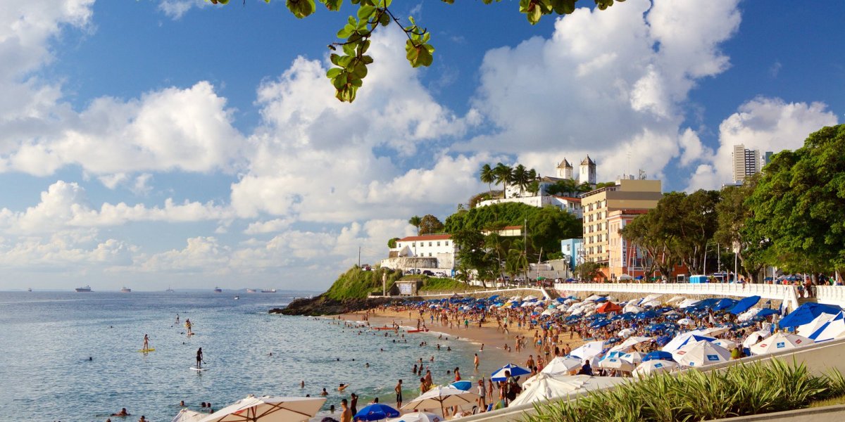 Ambulantes de praia passarão a receber kits por demanda após alta ocupação na faixa de areia