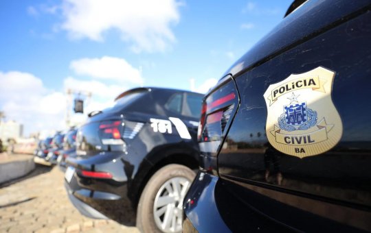 Ex-diretora de presídio é presa suspeita de facilitar fuga de 16 detentos em Eunápolis, na Bahia